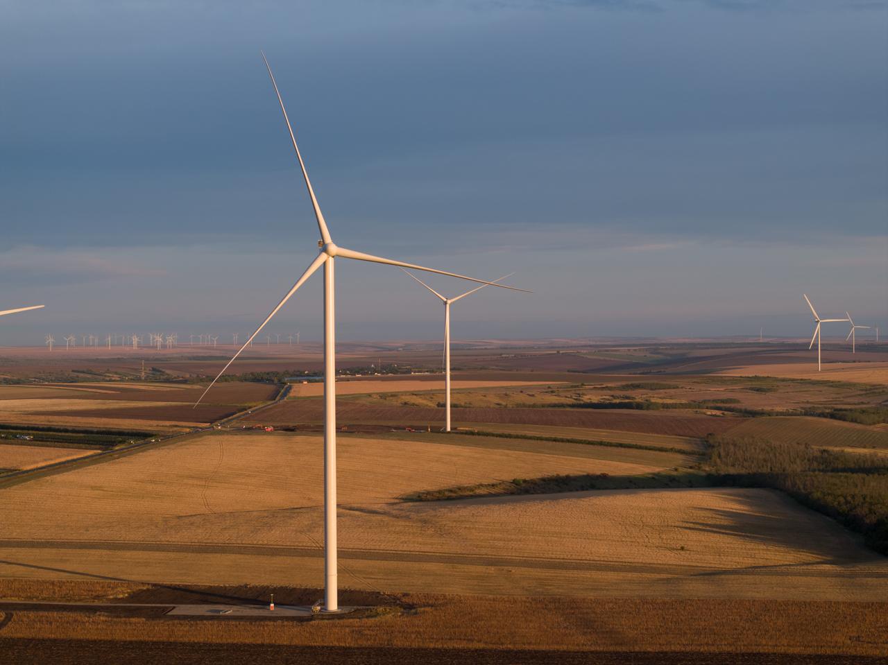 HELLENiQ ENERGY vizează dezvoltarea unei capacități de stocare de 500 MW în România până în 2029