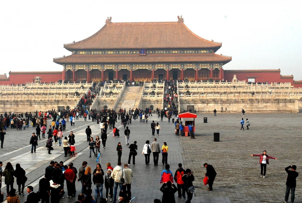 Criza ocupării forței de muncă în China: Tinerii se confruntă cu șomajul și amenințarea inteligenței artificiale