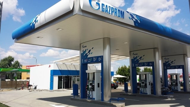 Tranzacție în sectorul energetic: NIS Petrol este preluată de doi antreprenori români