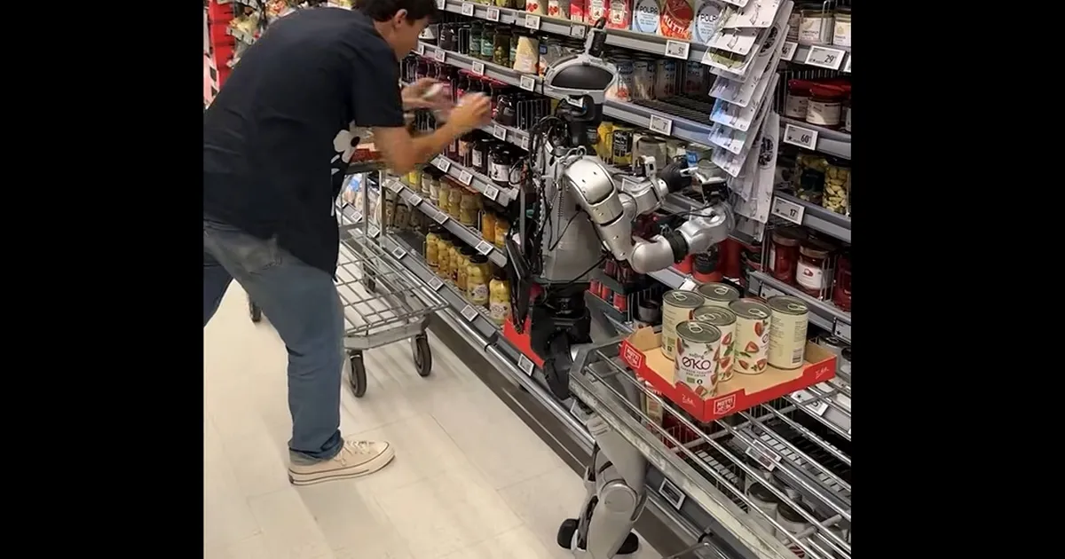 Roboții umanoizi vor reface stocurile în supermarketuri. Cum vor fi afectați angajații