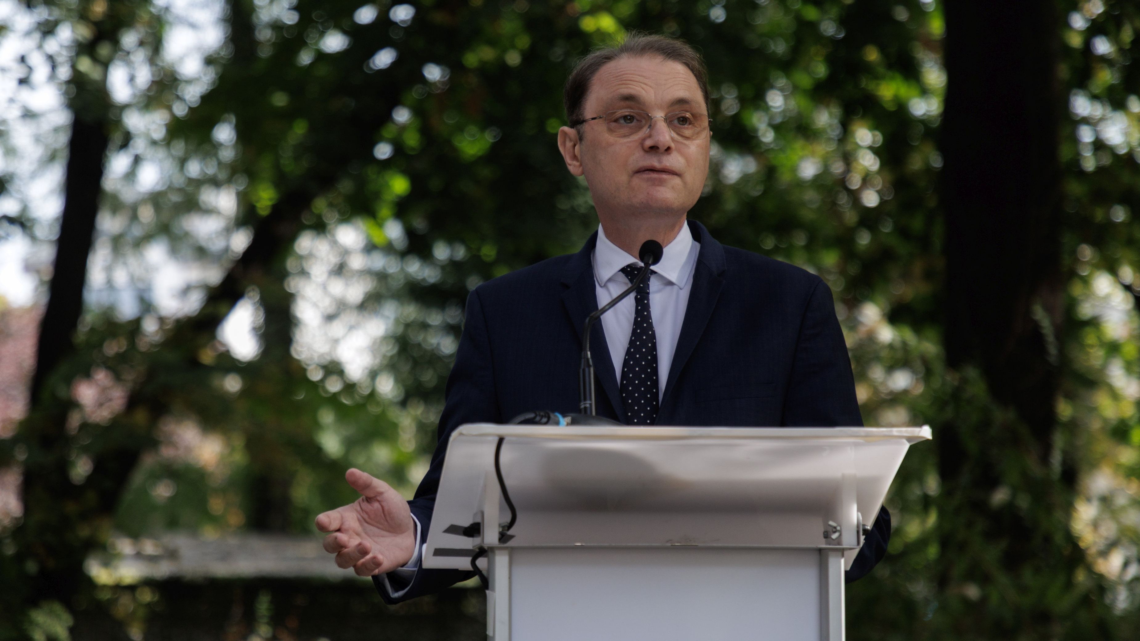 Reacție pozitivă pe piețele financiare înainte de votul pentru Guvernul Niculescu