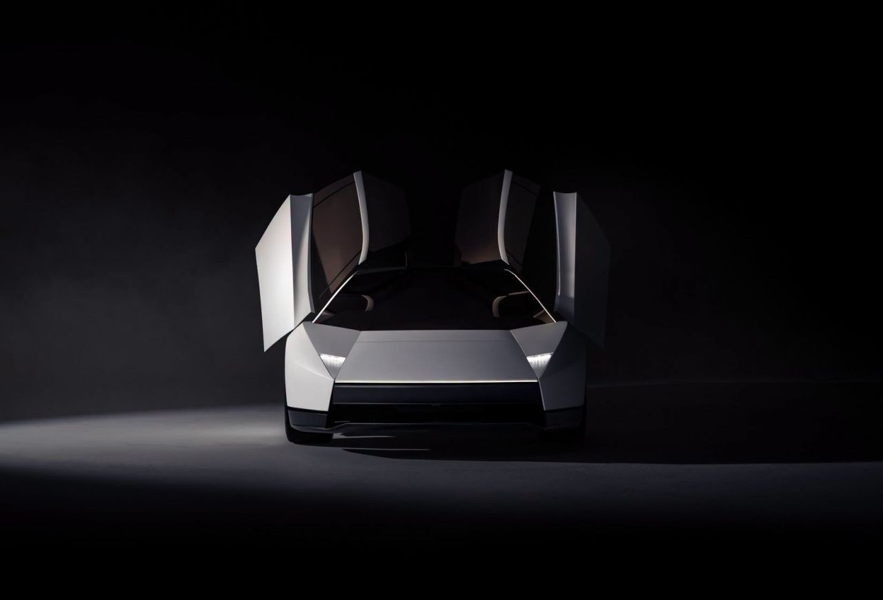 Tesla a prezentat noul model Roadster, însă producția de serie este amânată până în 2028