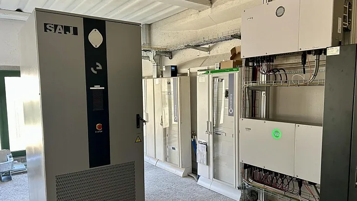 SAJ Electric extinde oferta de sisteme de stocare a energiei pentru piața din România