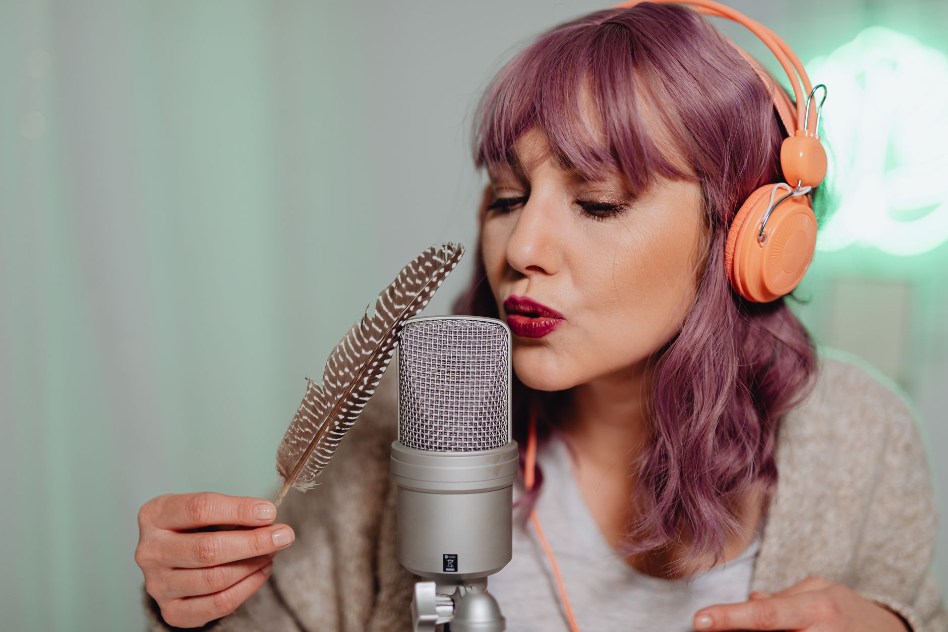 Amazon introduce pe piață primele dispozitive Bee pentru înregistrare și transcriere audio prin AI