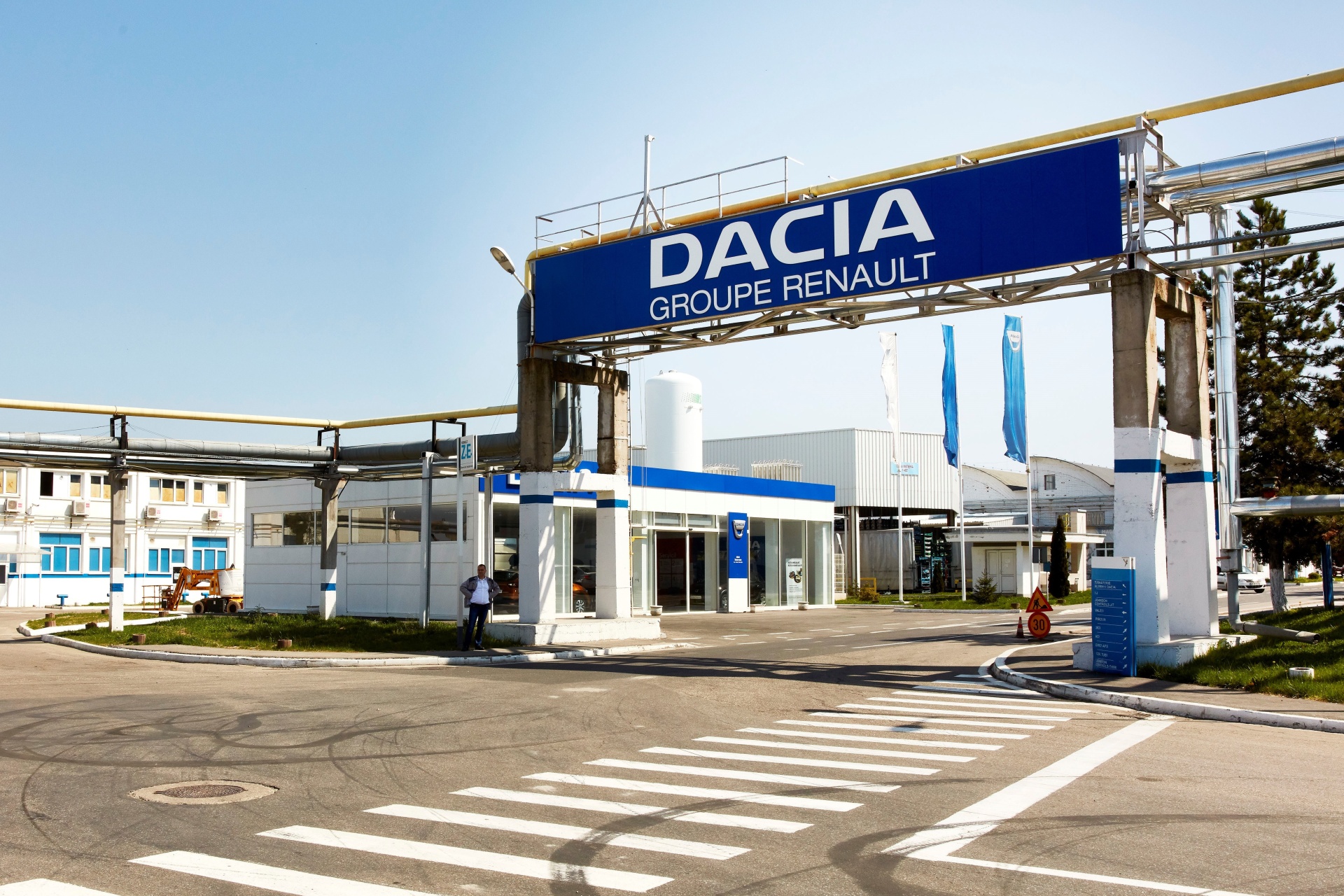 Producția Dacia a scăzut cu aproape 20% în septembrie. Impactul economic este semnificativ
