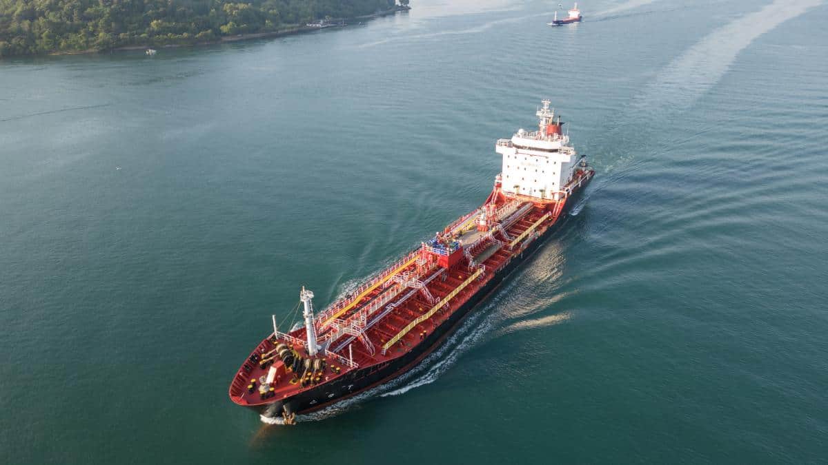 Deficitul global de păcură pentru transportul maritim se accentuează din cauza perturbărilor din Orientul Mijlociu