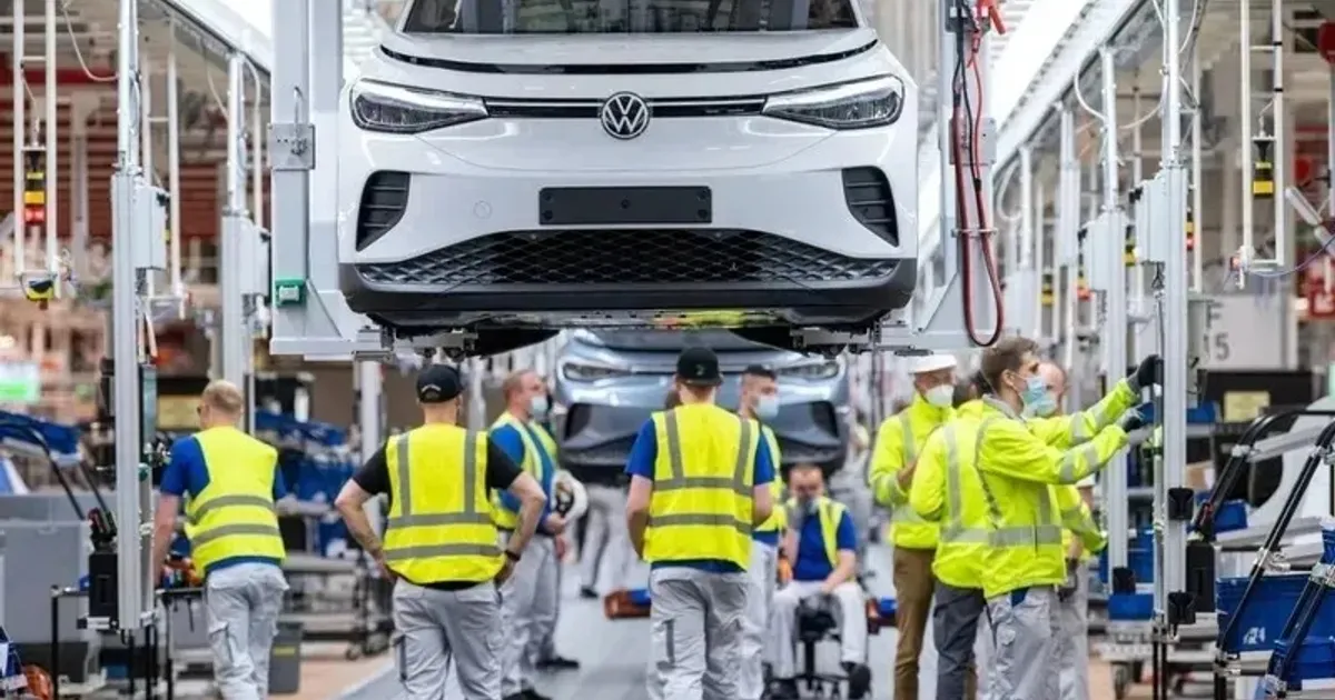 Grupul Volkswagen rechemă zeci de mii de mașini electrice din cauza riscului de incendiu la baterii