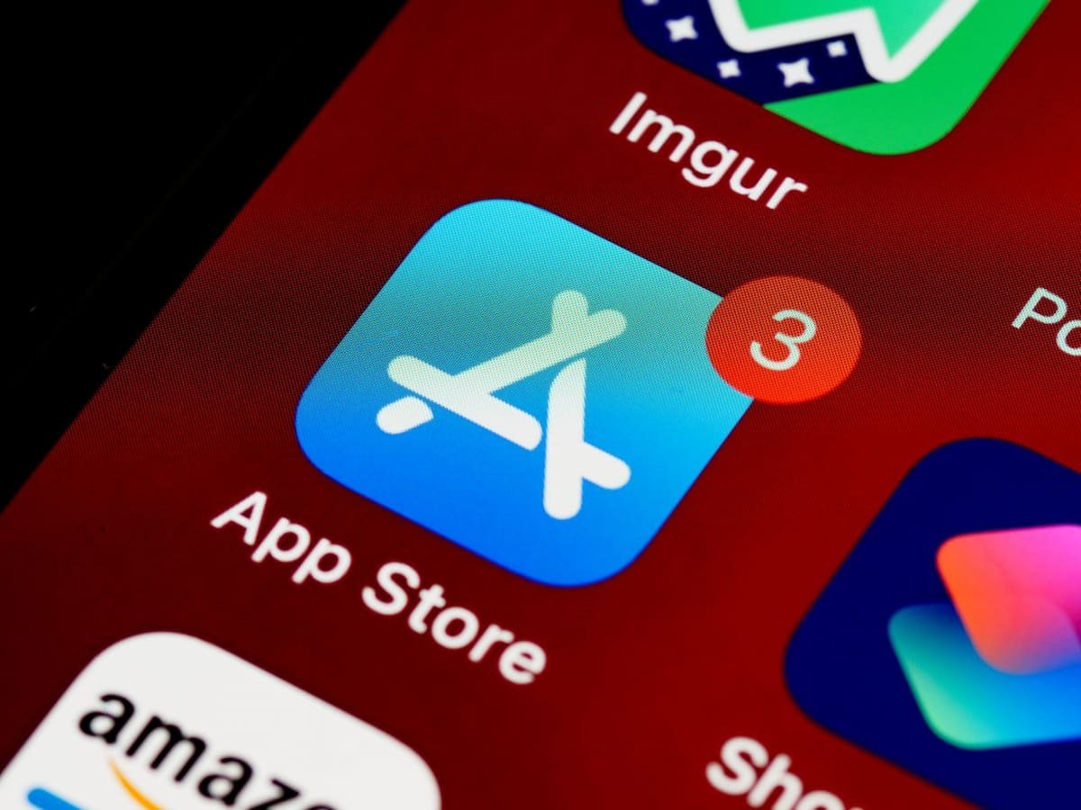 Apple lansează iPhone Duo: iOS 27 reconfigurează interfața pentru formatul pliabil