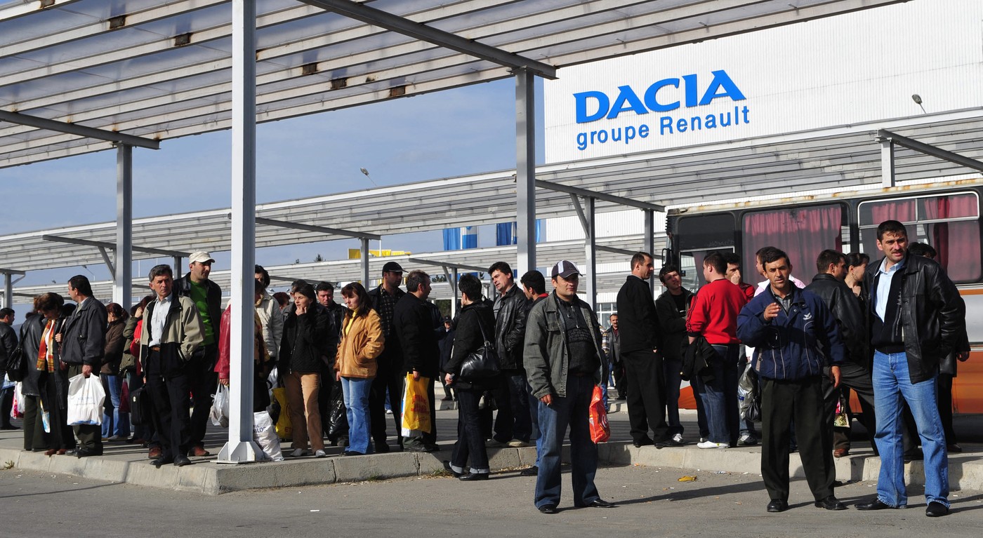 Producția Dacia din Mioveni a scăzut semnificativ în septembrie. Ritmul zilnic este de puțin peste 1.000 de mașini
