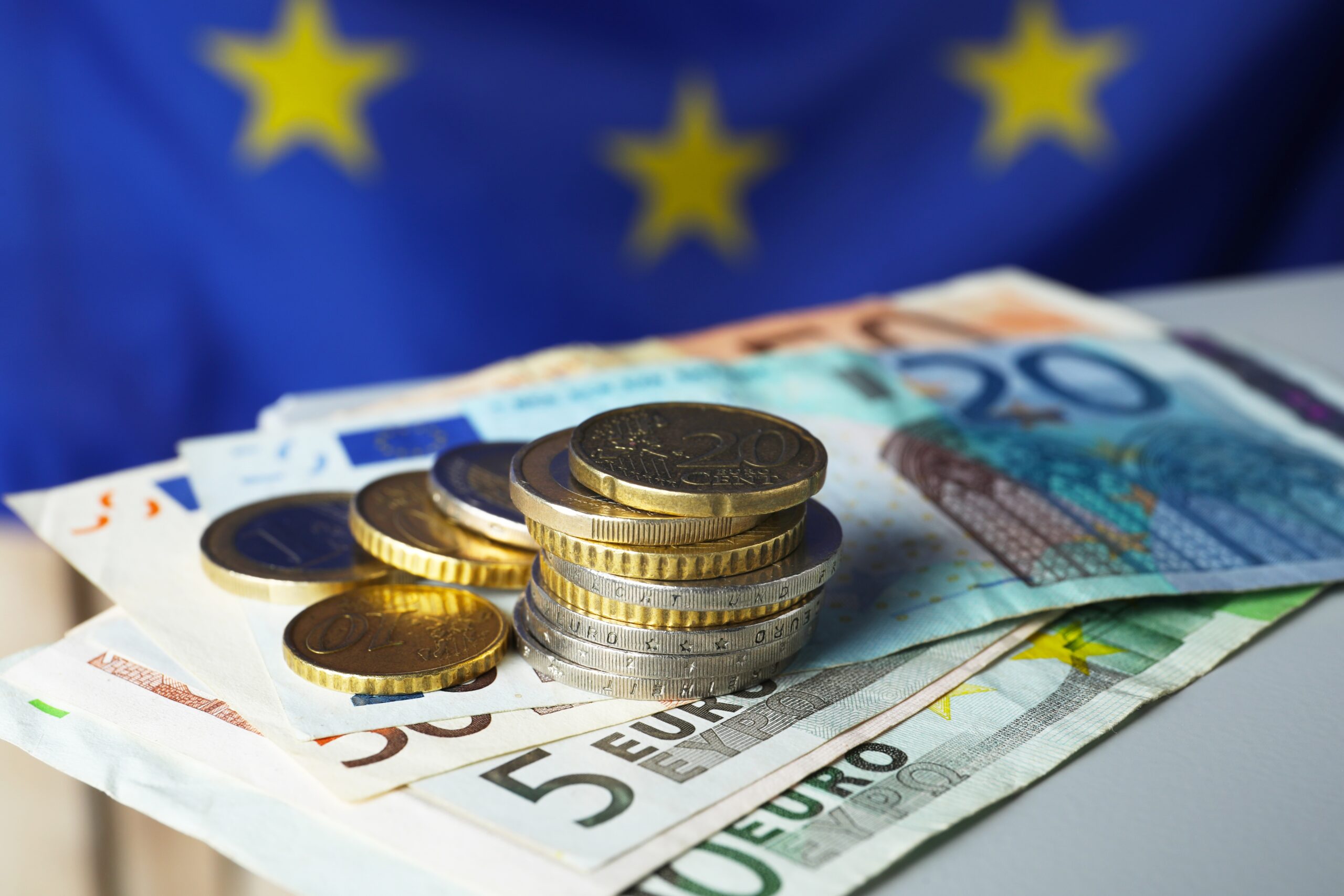 Liderii UE cer debirocratizare și acces facil la finanțare pentru a salva competitivitatea economică