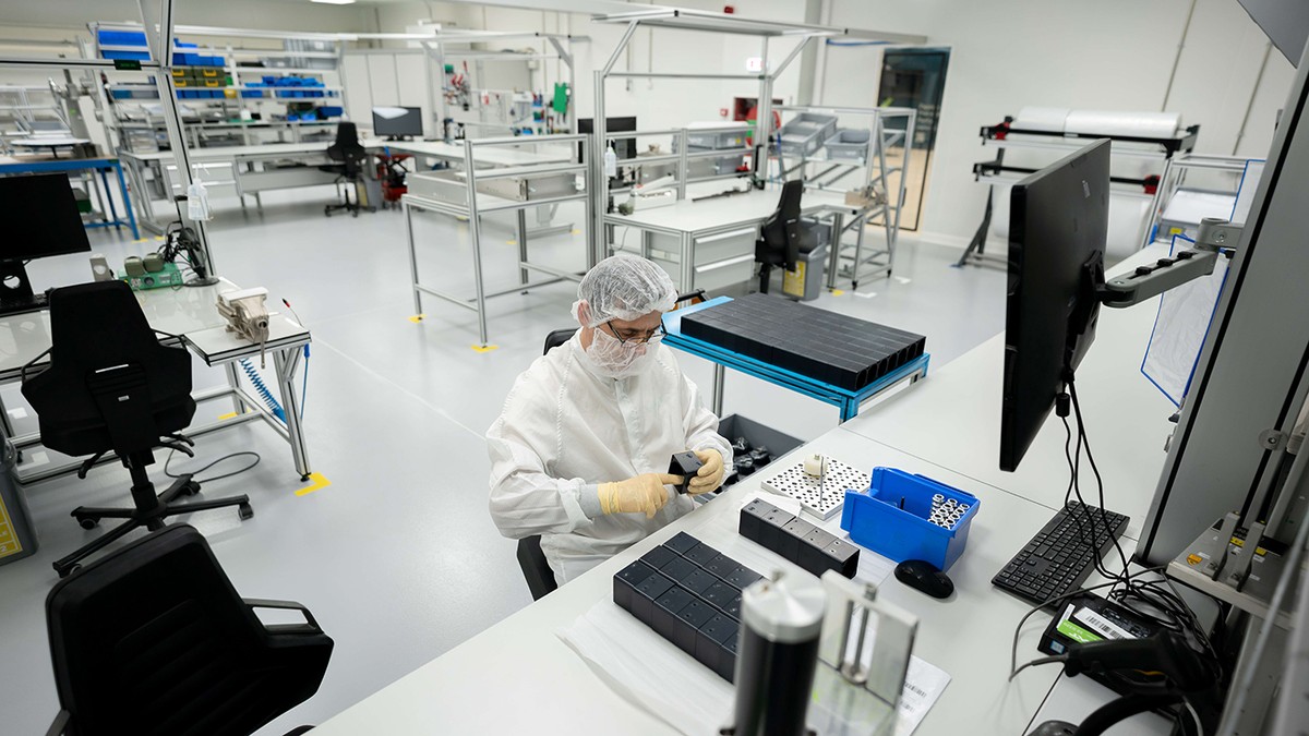 VAT Group extinde operațiunile în România: fabrica din Arad devine hub global pentru industria semiconductorilor