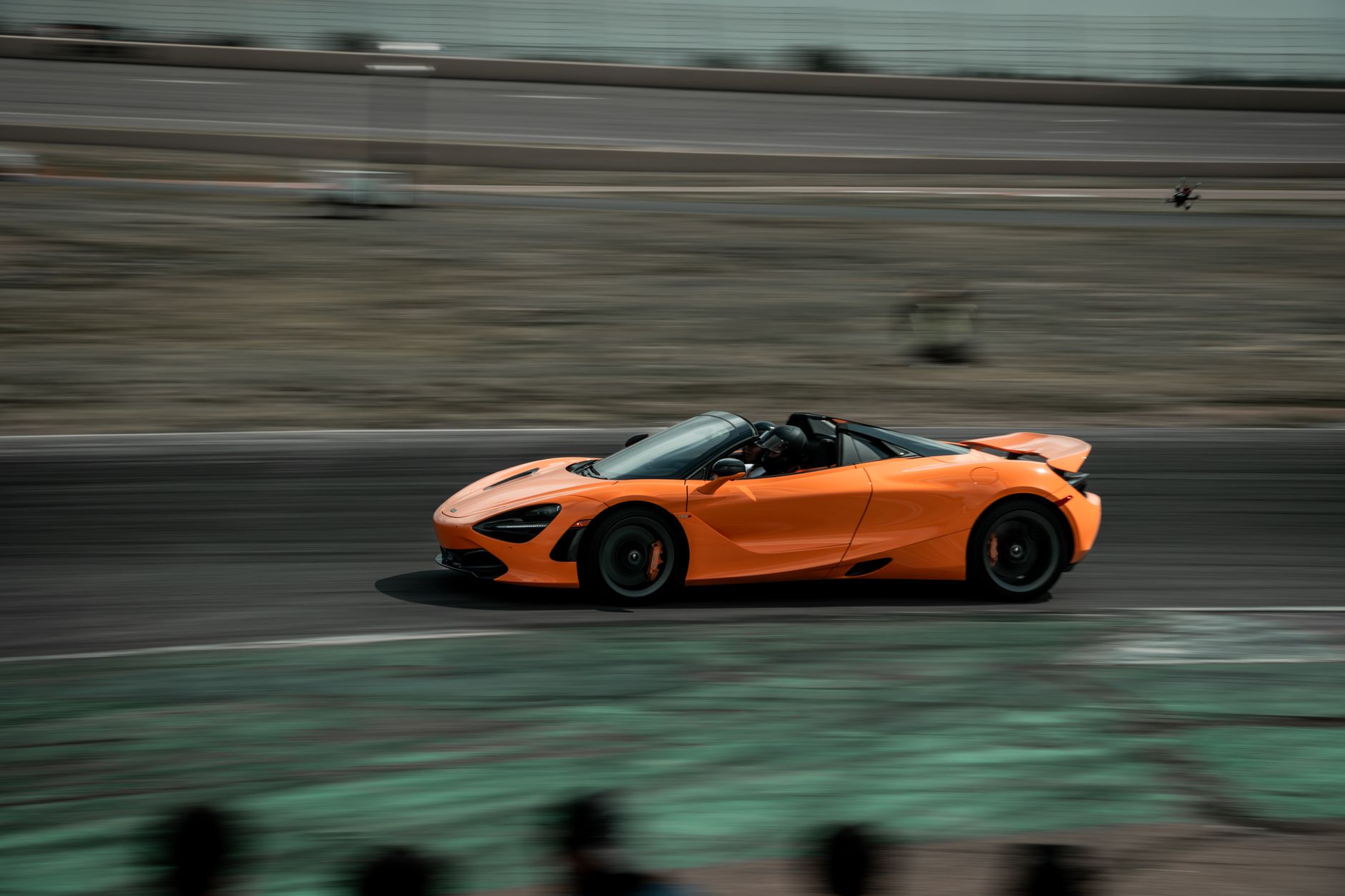 Tesla prezintă noul Roadster: un supercar cu propulsoare care poate efectua manevre de zbor