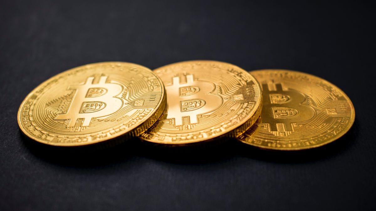 Rusia va interzice tranzacțiile directe cu criptomonede între persoane fizice începând cu anul 2027