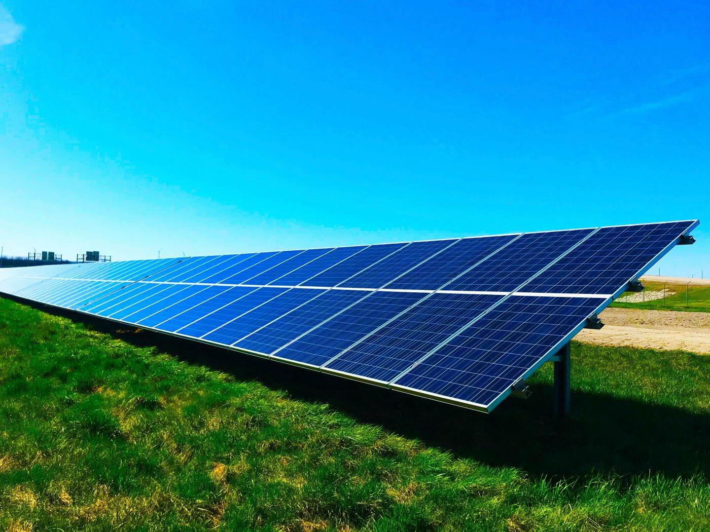 China propune restricții la exportul unor tehnologii cheie pentru producția de panouri solare