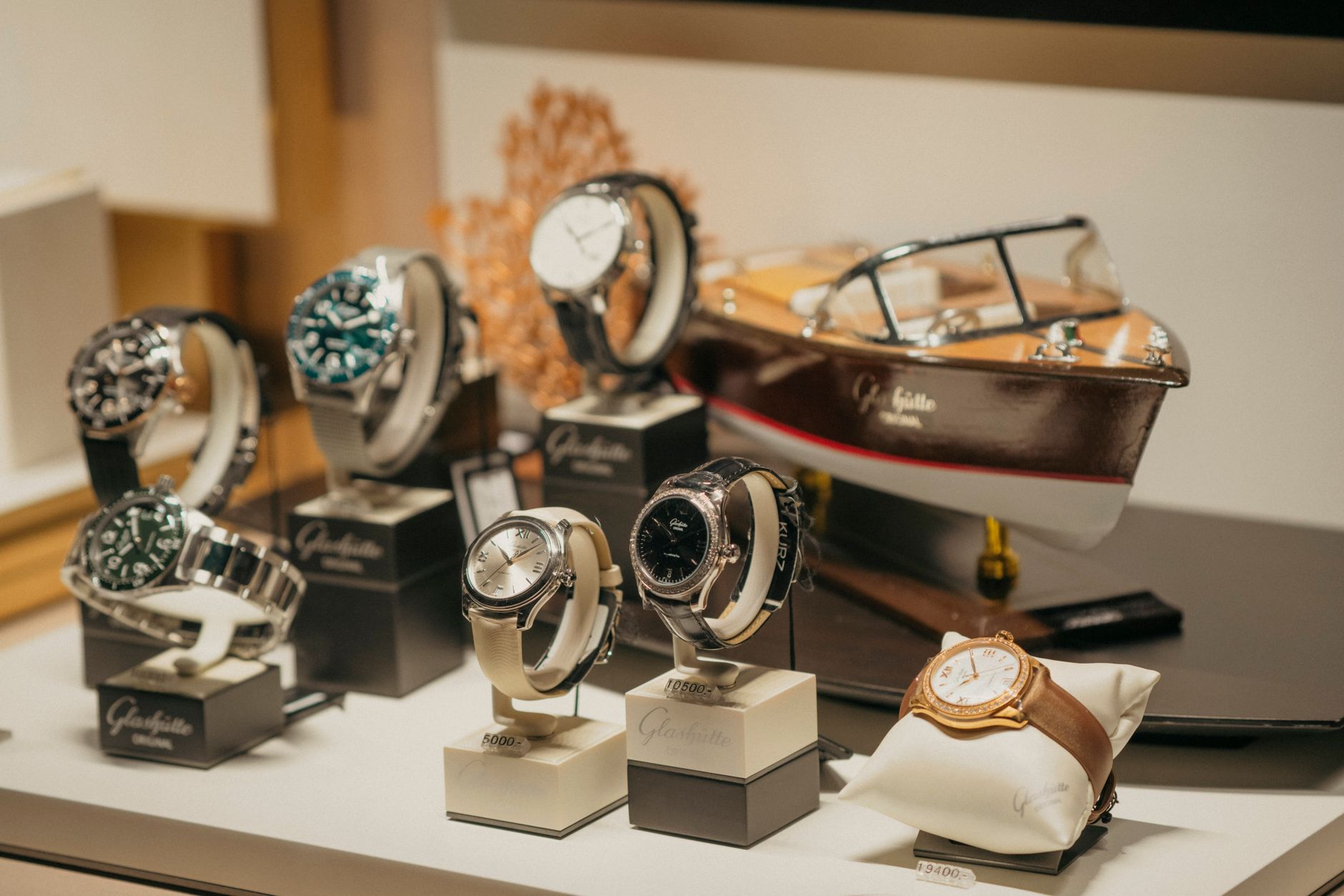 Piața luxului din China se schimbă: tinerii preferă produsele second-hand și mărcile coreene