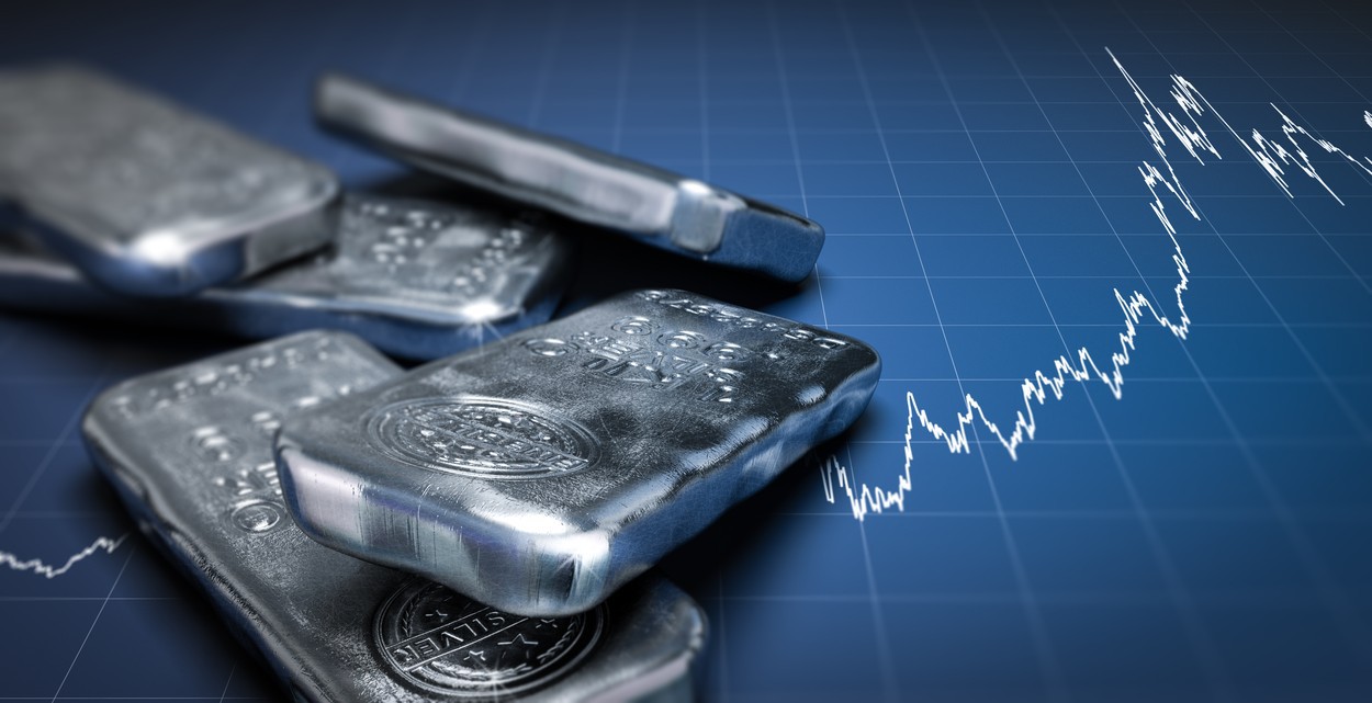 Prăbușirea prețului argintului cu peste 50% de la maximul istoric indică semnale de încetinire economică