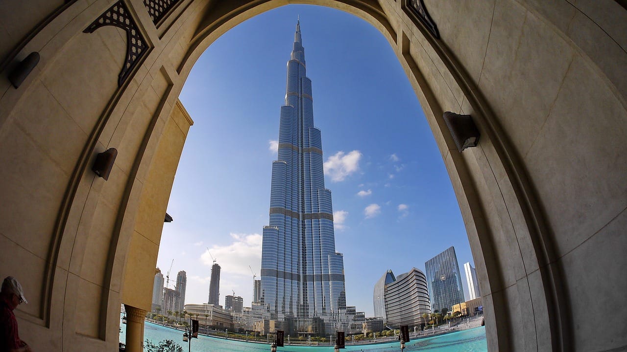 Scandal financiar în Dubai: AIX Investment Group este vizată de acțiuni în justiție după suspendarea plăților