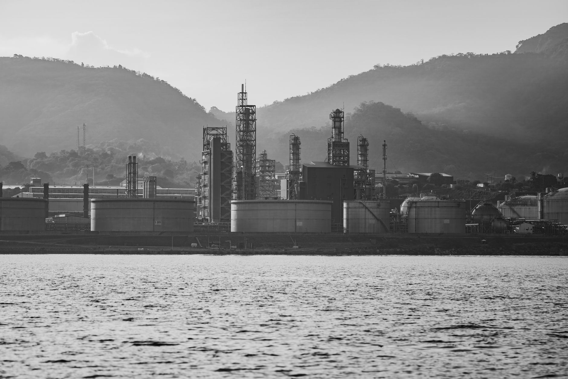 Prețurile la petrol și gaze rămân ridicate pe fondul tensiunilor din Golful Persic