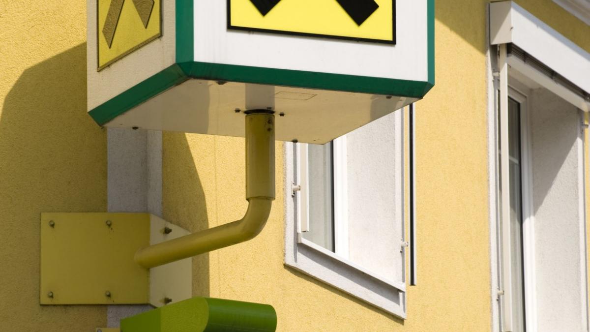 Raiffeisen Bank va prelua Garanti Bank și două companii din grupul financiar