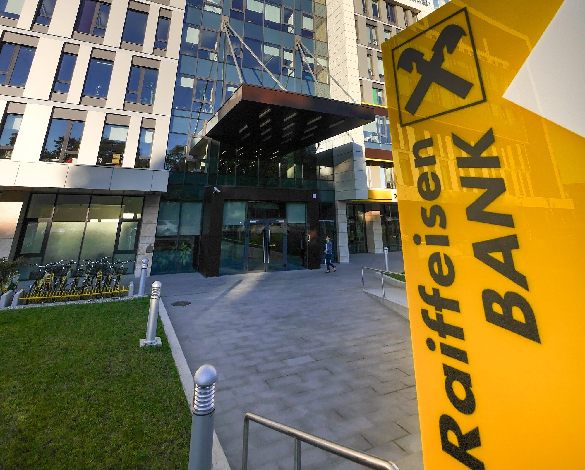 Raiffeisen Bank va prelua Garanti Bank și două companii din grupul Garanti BBVA
