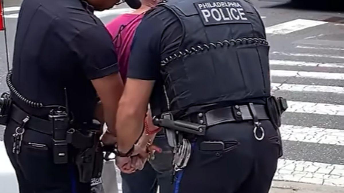 Protest împotriva roboților de livrare în Philadelphia: fostă profesoară arestată după ce a blocat un dispozitiv Uber Eats