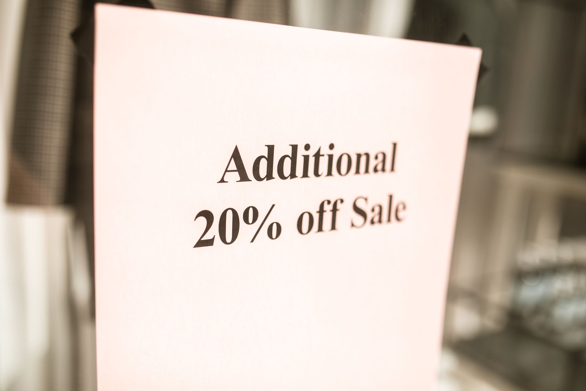 Strategia KiK pentru Black Friday: reduceri de până la 30%, dar accent pe prețuri mici fără discount