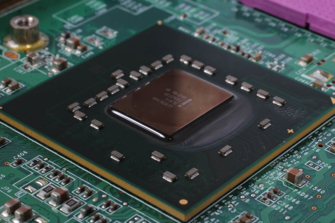 Samsung și SK Hynix modernizează fabricile de cipuri din China pentru a răspunde cererii de AI