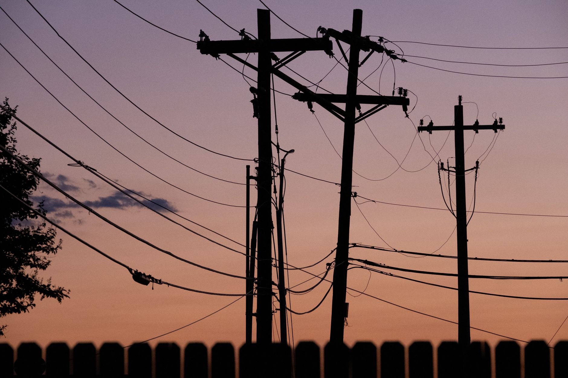 Prețul energiei electrice a atins un nou record pe piața de contracte bilaterale