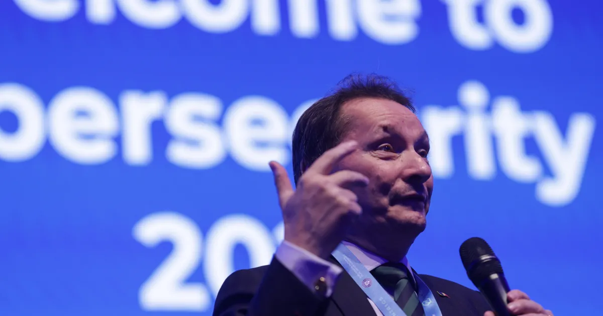Riscuri cibernetice: Evoluția inteligenței artificiale depășește capacitatea de control a autorităților