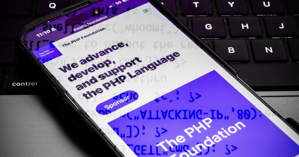 Vulnerabilitate critică PHP afectează site-uri web la nivel mondial: riscuri de control total asupra serverelor