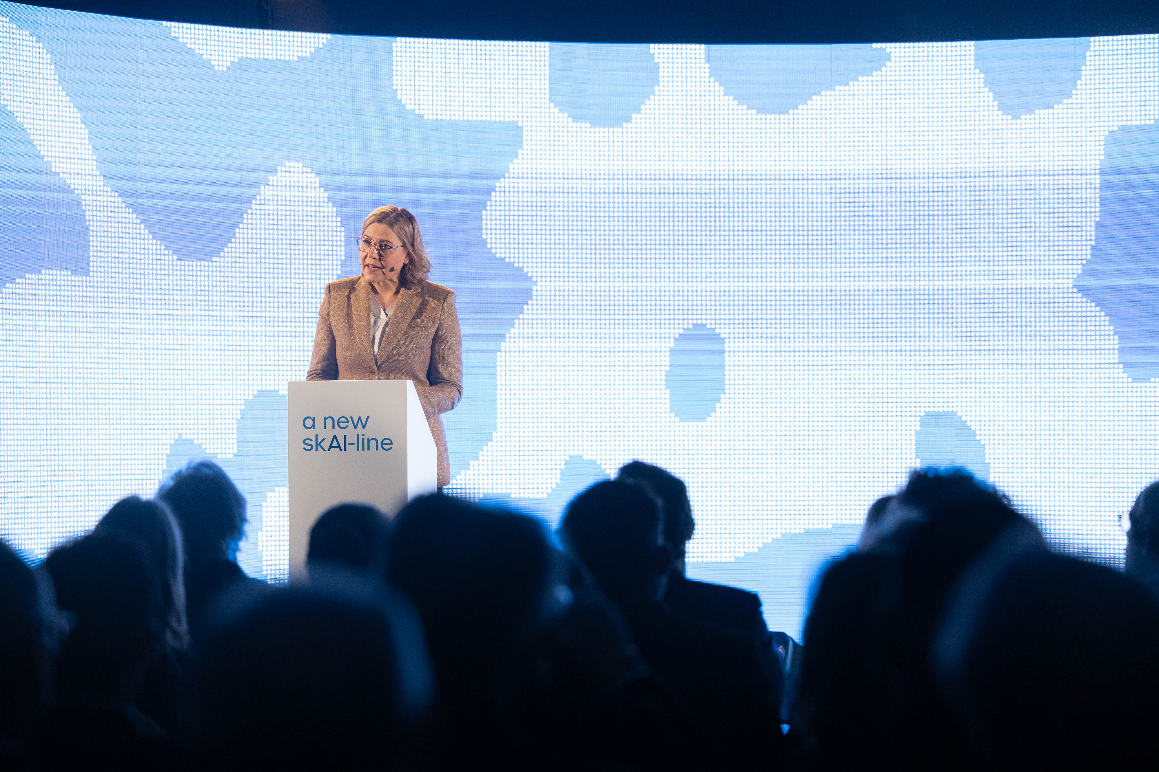 CESE propune prioritizarea soluțiilor europene de cloud și AI în achizițiile publice