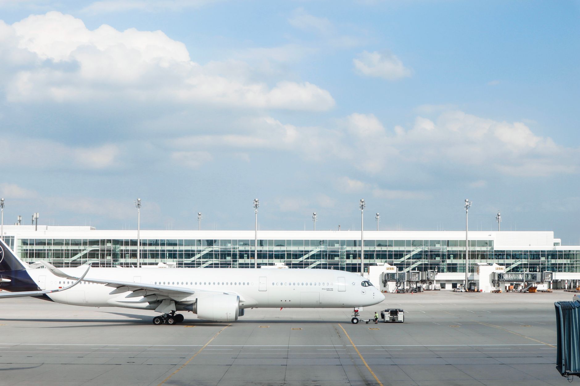 Compania aeriană Dan Air a solicitat deschiderea procedurii de insolvență