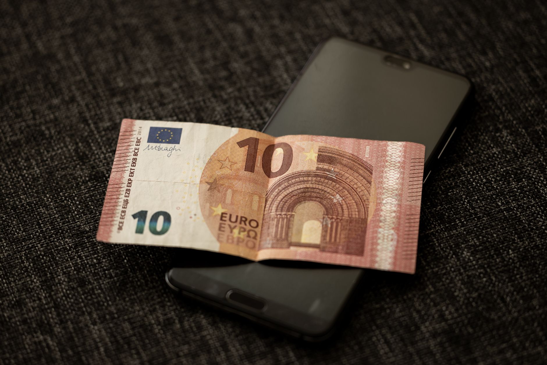 Implementarea portofelului digital în România: posibila limitare a soluțiilor private
