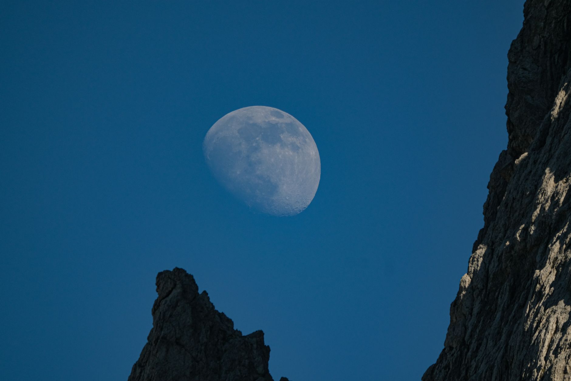 Analiza noilor descoperiri geologice: Cum se contractă Luna și ce indică mii de falii identificate