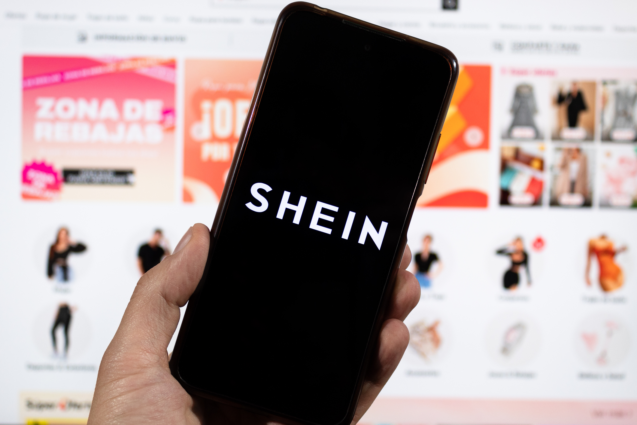 Noua taxă de procesare pentru comenzile de pe Temu, Shein și AliExpress intră în vigoare pe 1 noiembrie