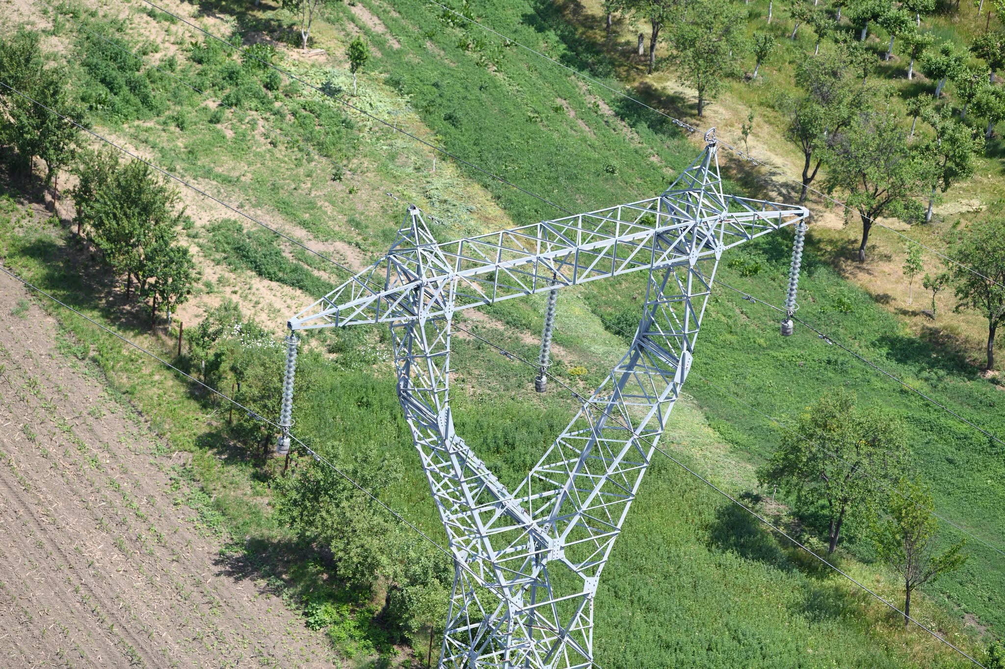 Transelectrica investește 2,3 miliarde de lei în extinderea interconexiunilor electrice cu vecinii
