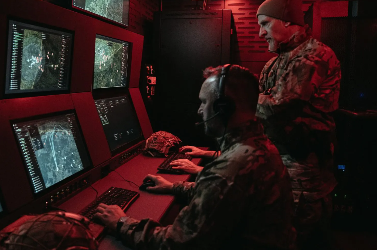 Helsing anunță un sistem de apărare antiaeriană bazat pe inteligență artificială pentru combaterea atacurilor masive