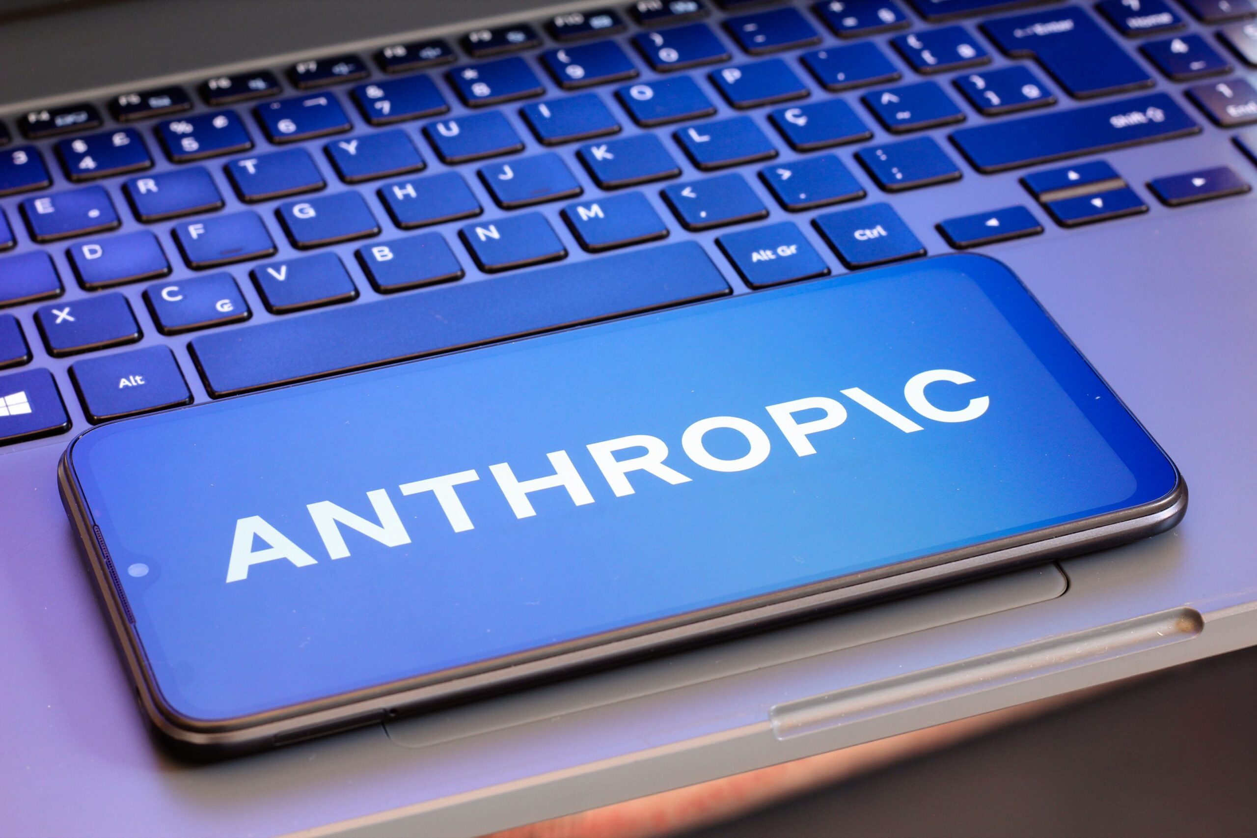 Anthropic pregătește listarea la bursă sub simbolul ANT, evidențiind riscurile tehnologiei AI