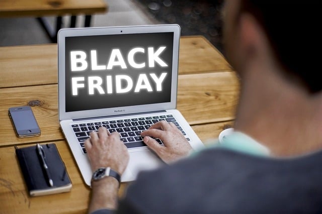 Black Friday 2026: Se estimează vânzări de aproape 3 miliarde de lei, dar volumul produselor ar putea scădea