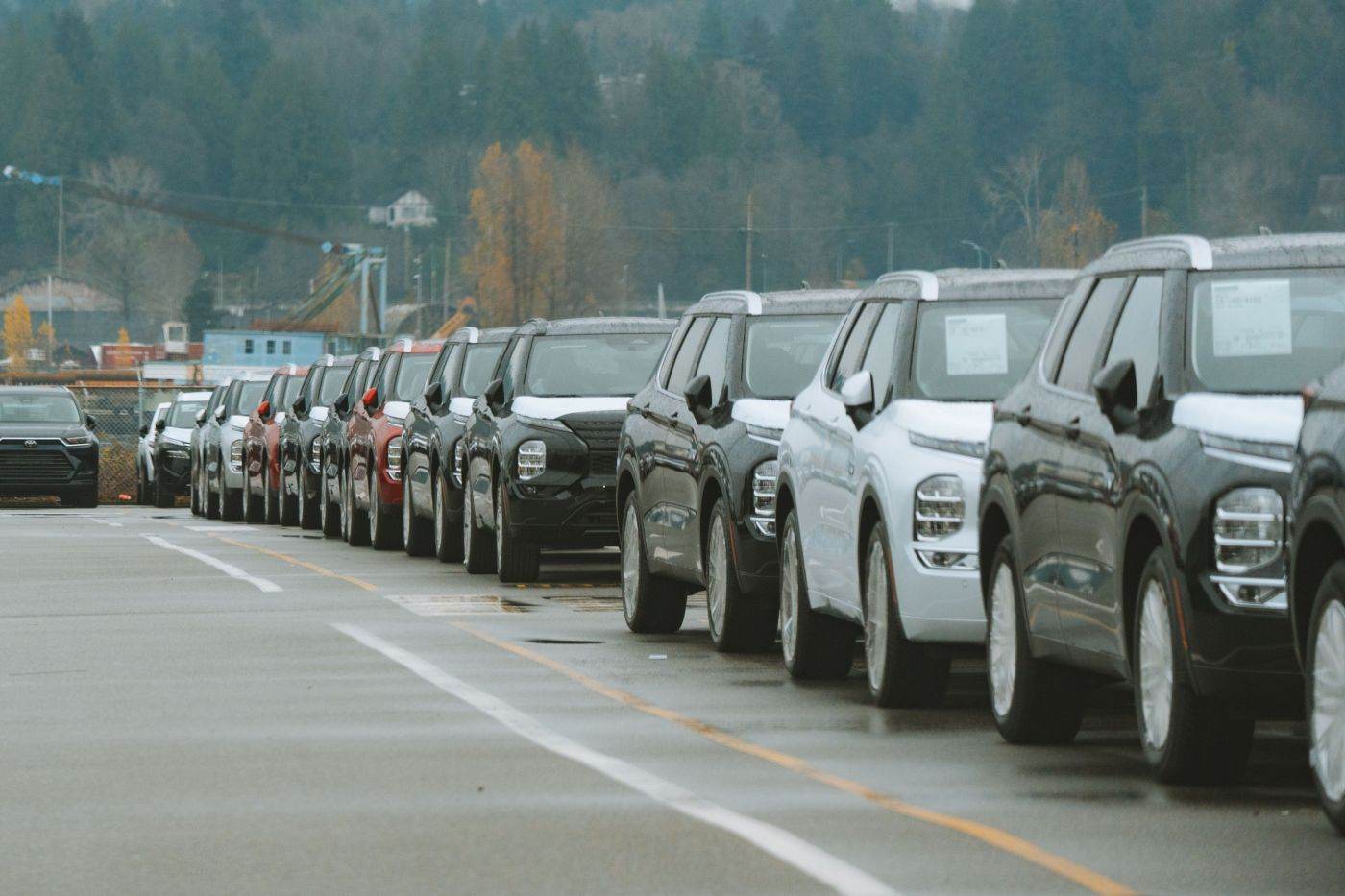 General Motors schimbă strategia: introduce SUV-uri hibride pentru a recupera cotă de piață în SUA