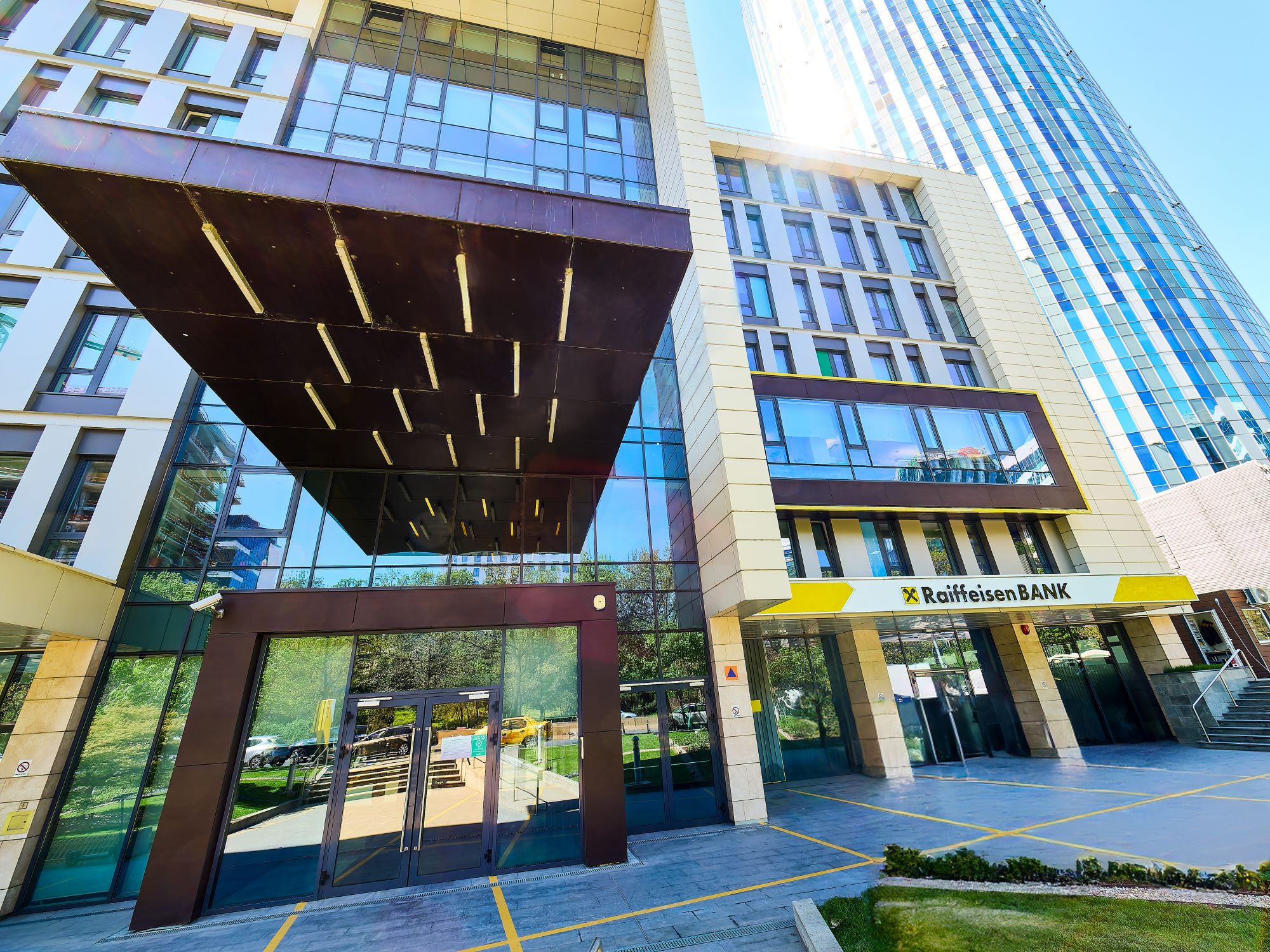 Raiffeisen Bank extinde ofertele de finanțare pentru IMM-uri prin garanții BID de până la 80%