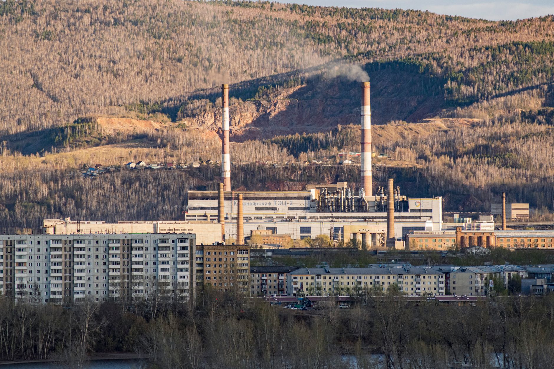 Indicatorii macroeconomici din SUA și Europa arată dinamici diverse în sectorul imobiliar și industrial