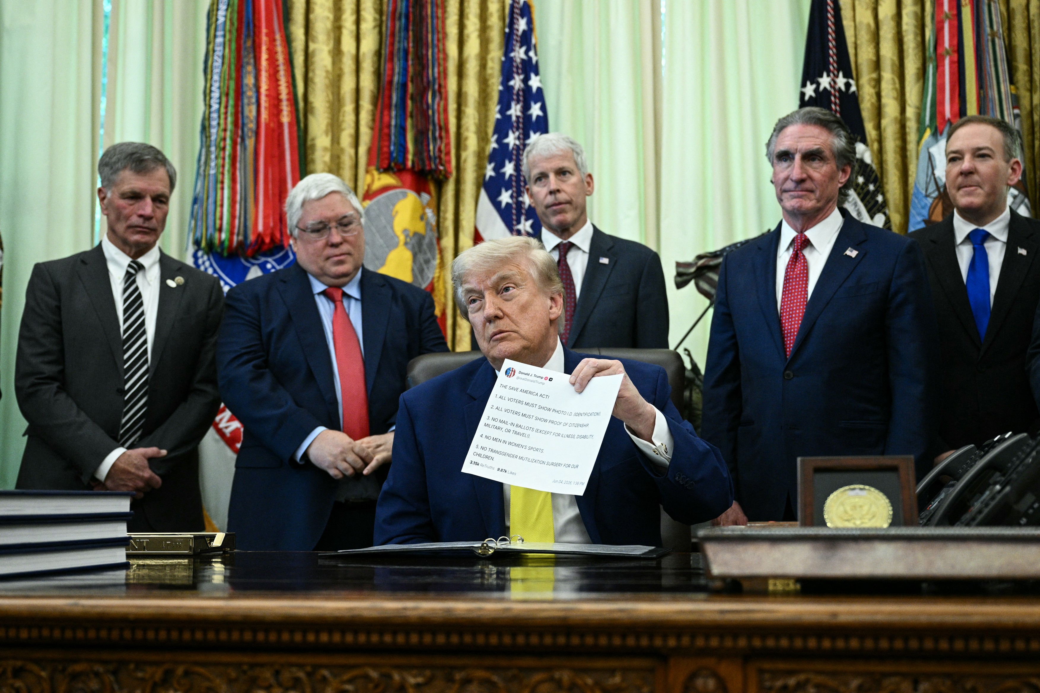 Companii financiare plătesc sume uriașe pentru acces rapid la postările lui Trump pe Truth Social