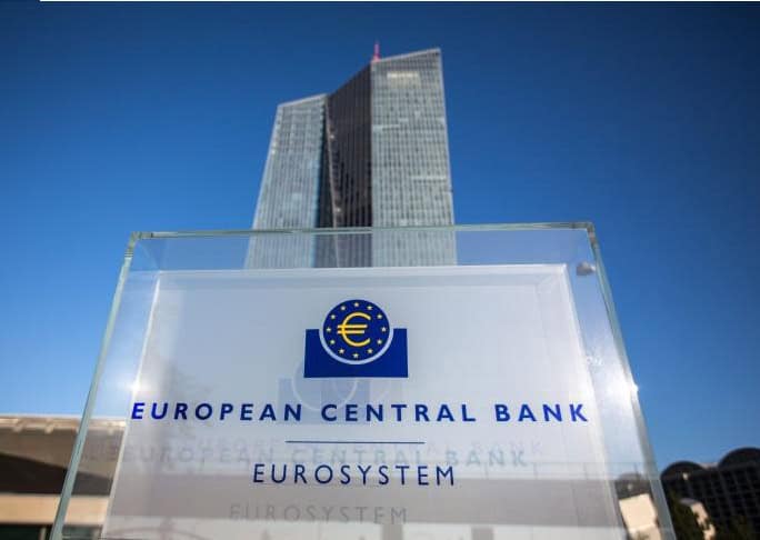 BCE menține dobânzile neschimbate, dar pregătește o posibilă majorare în decembrie
