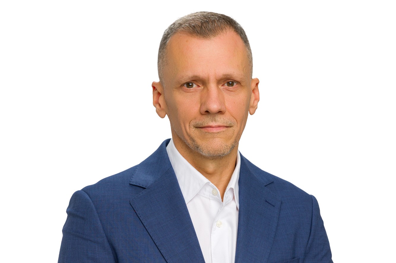 Femeile domină utilizarea serviciilor de plată amânată în România, generând 80% din tranzacții