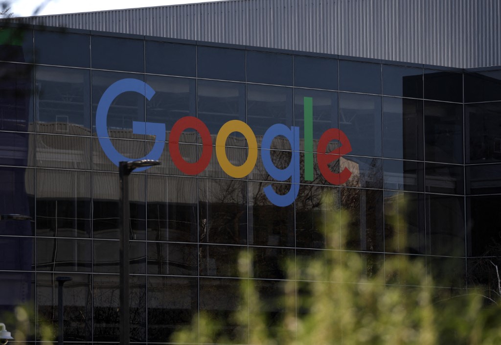 Alphabet pierde 500 de miliarde de dolari din valoarea de piață după scăderea acțiunilor cu 13%