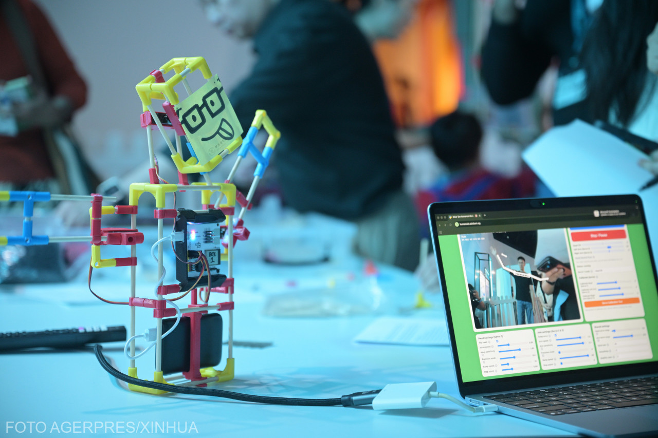 Bucureștiul găzduiește cea de-a cincea ediție a festivalului ROBOFEST la Universitatea Politehnica