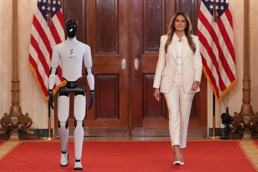 Donald Trump propune schimbarea denumirii inteligenței artificiale în superinteligență