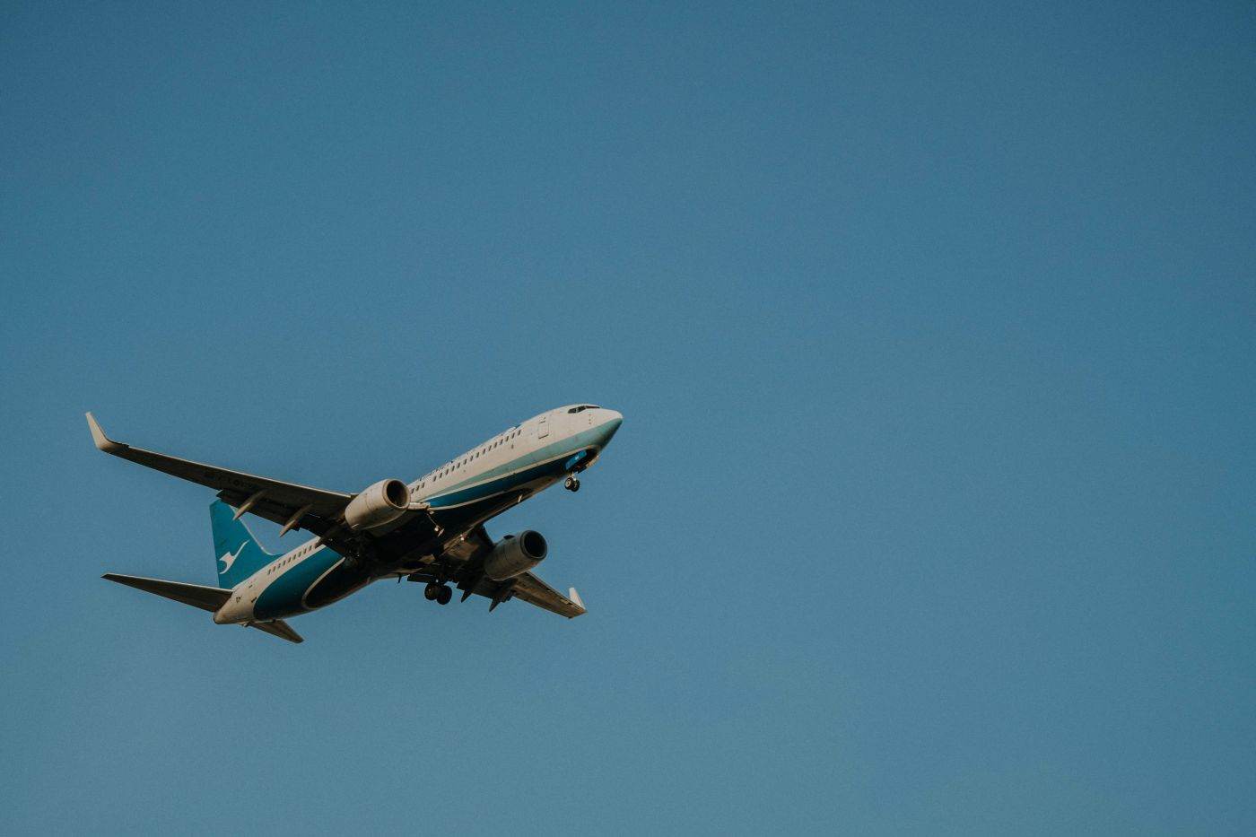 Scumpirea kerosenului amenință modelul de afaceri al companiilor aeriene low-cost