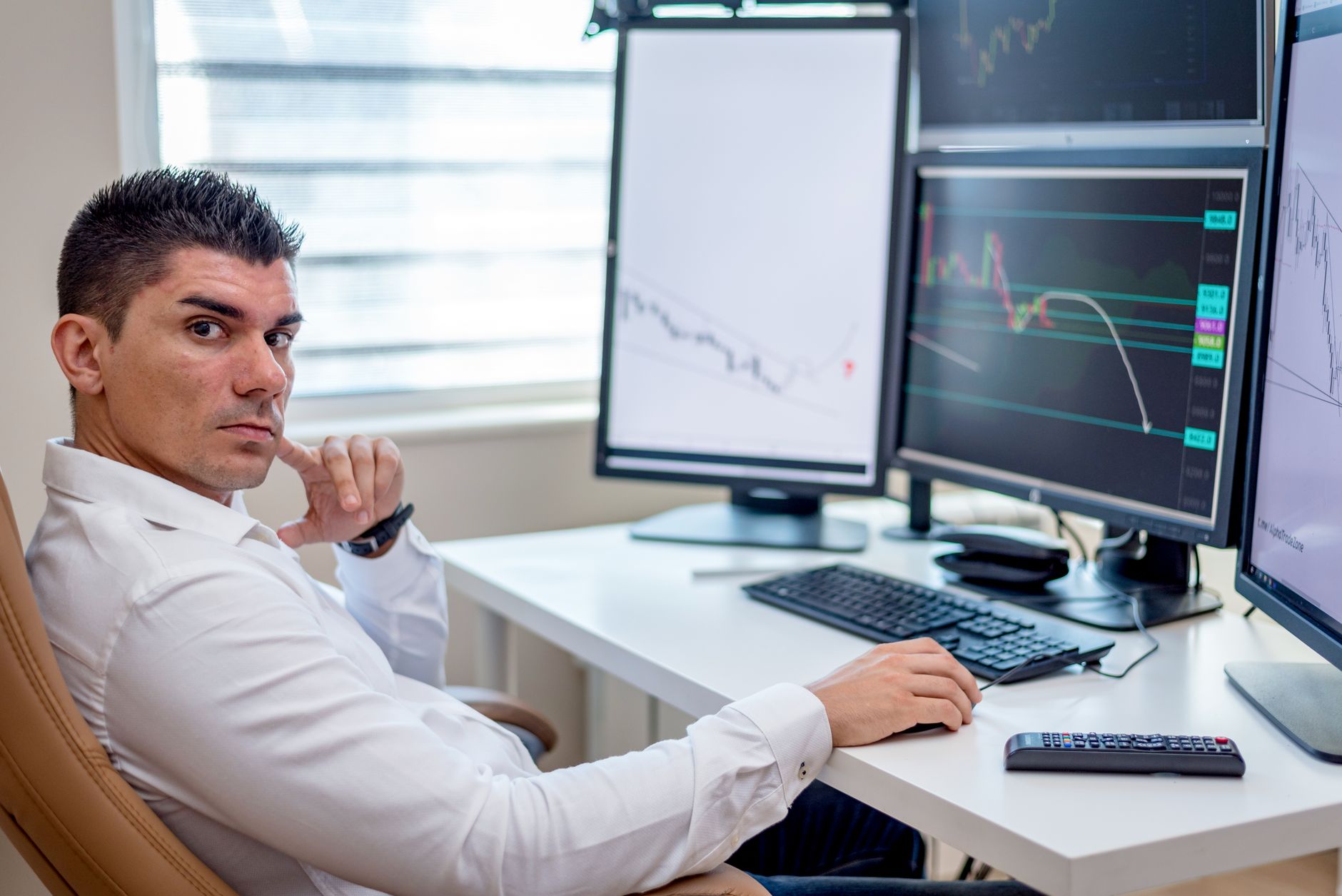 Asistentul AI poate reduce cu 70% timpul dedicat analizei financiare în companii